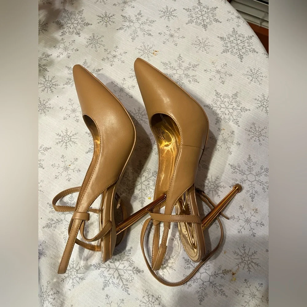 NEW Guess Women Staton Dress Pumps – Light Natural Nude – Size 10M